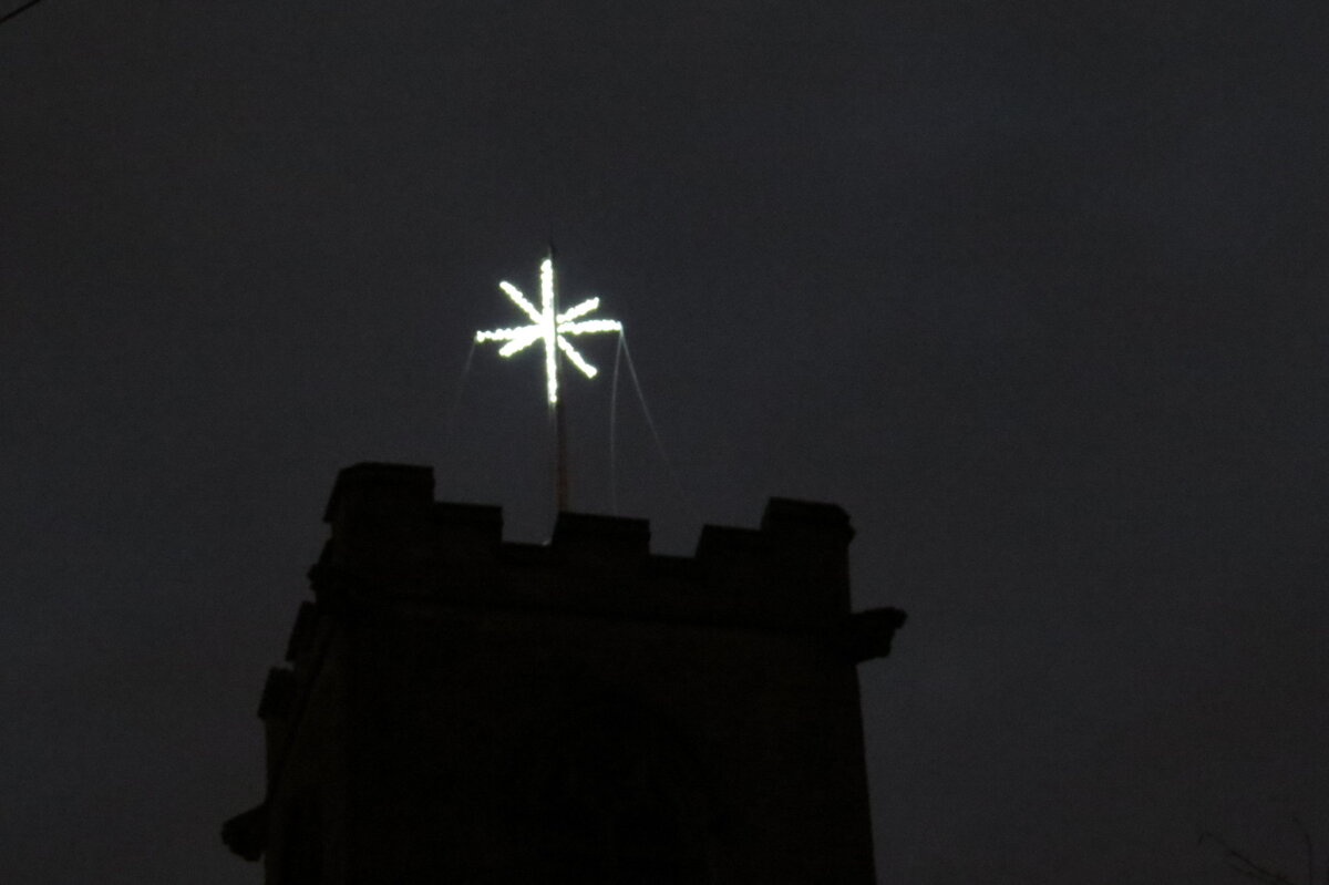 Image of St Stephen's Star in all its Nightime Glory